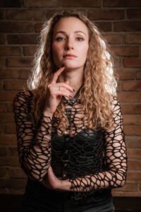 JULIA - Vocals